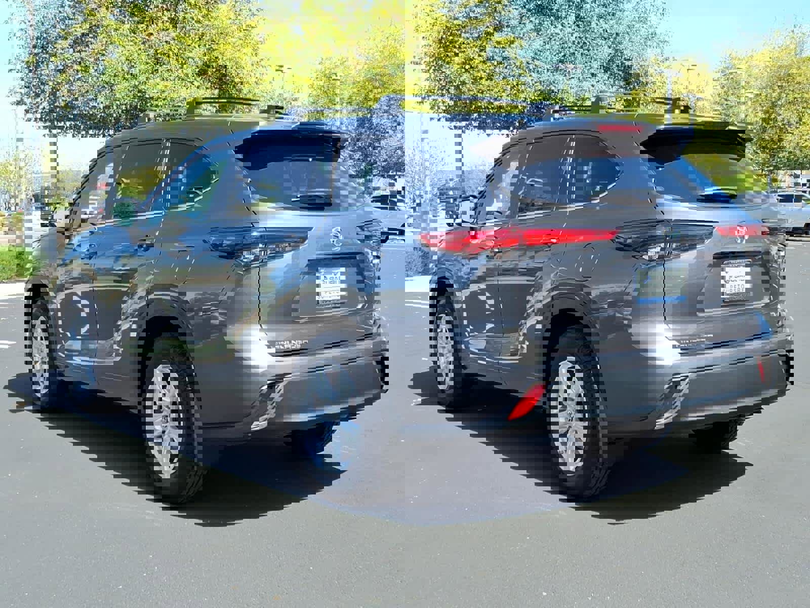 Used 2023 Toyota Highlander L image 5