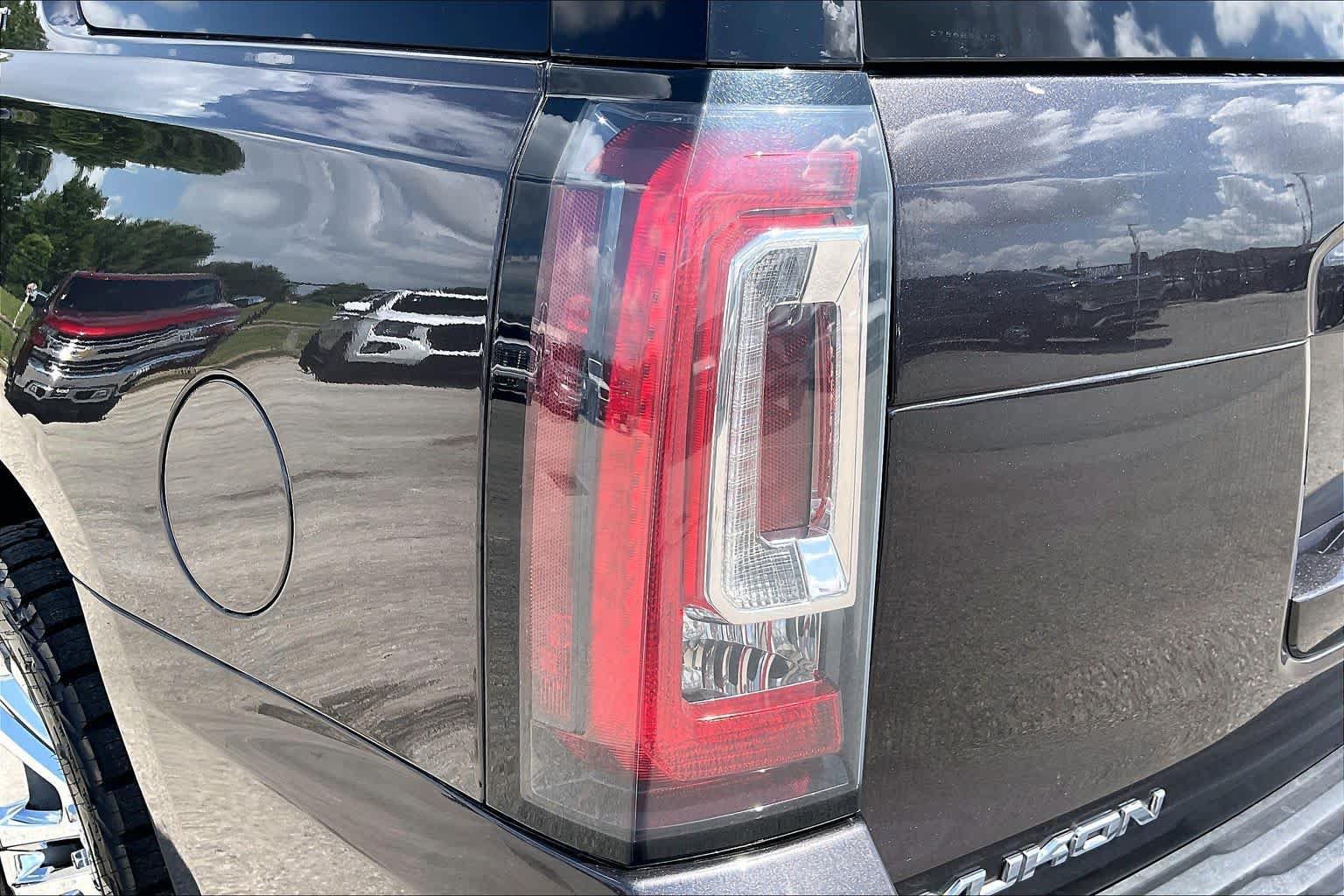 Used 2018 GMC Yukon SLT w/ Premium Edition RWD image 29