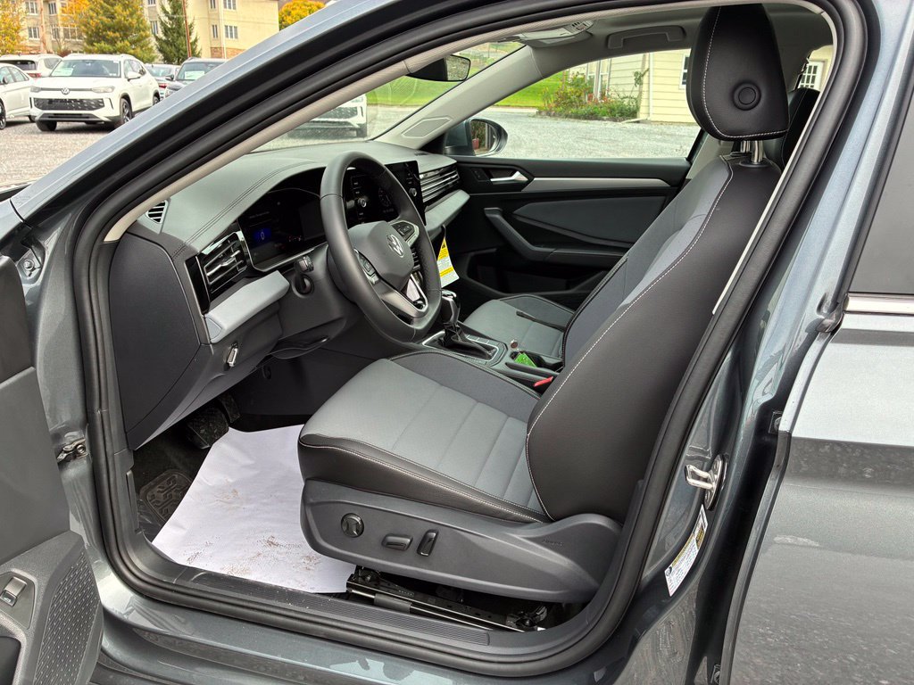 New 2026 Volkswagen Jetta SE FWD image 9