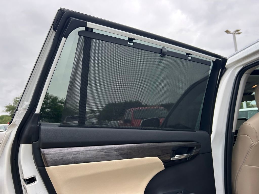 Used 2023 Toyota Highlander Platinum image 16