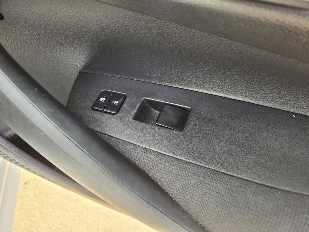 Used 2020 Toyota Corolla LE image 8