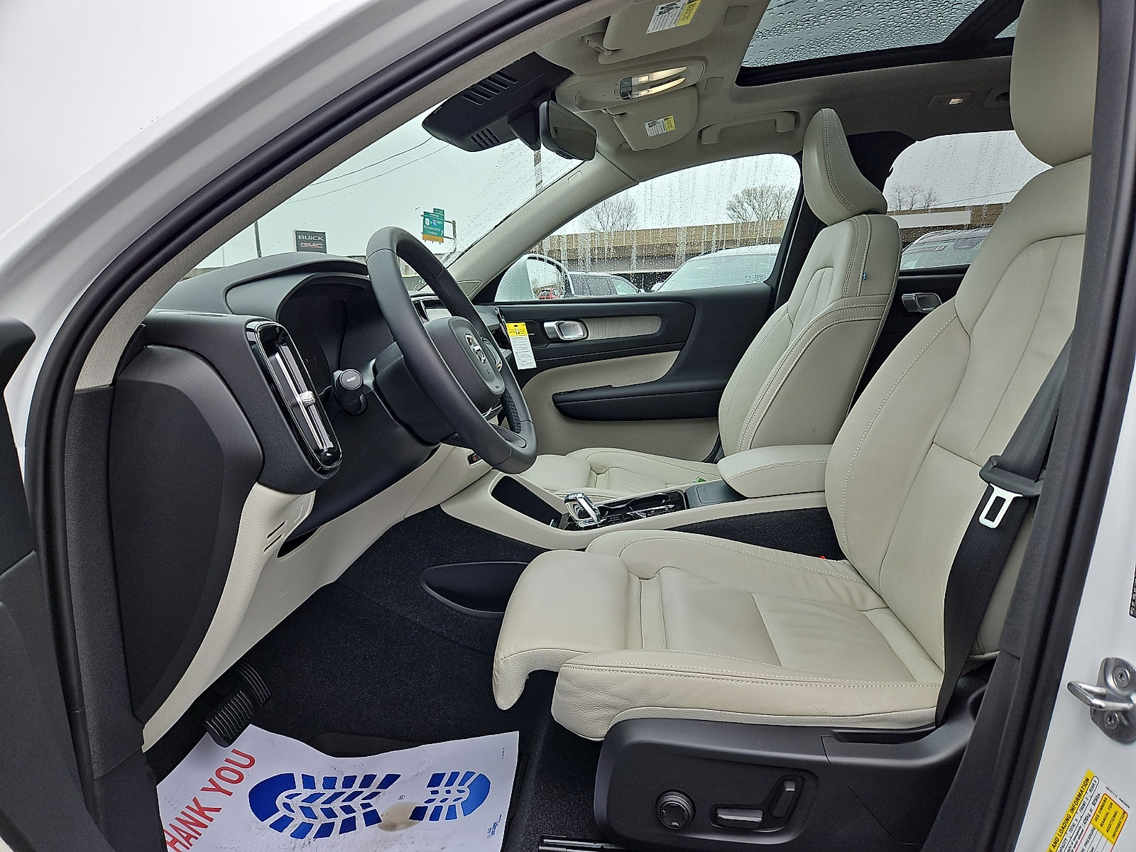Certified 2023 Volvo XC40 B5 Ultimate w/ Protection Package Premier image 13