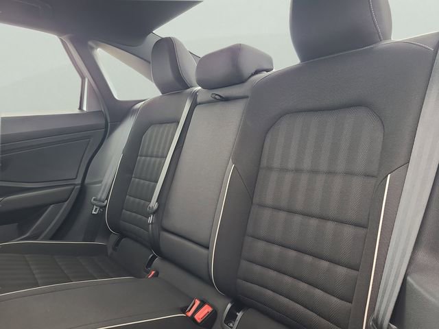 Used 2023 Volkswagen Jetta Sport image 9