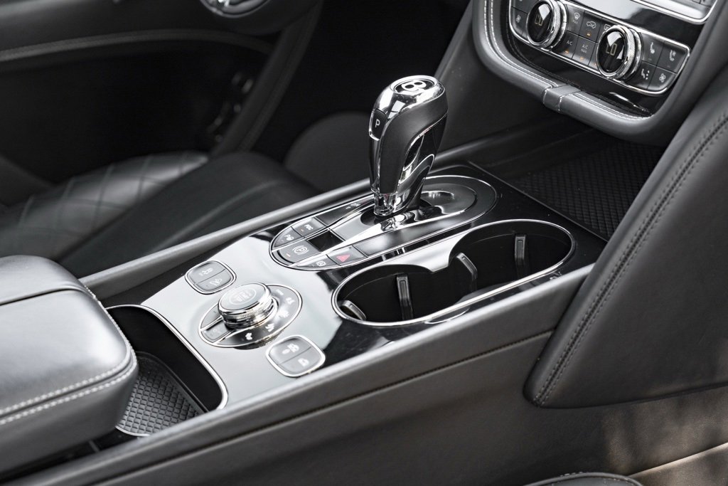 Used 2018 Bentley Bentayga image 39