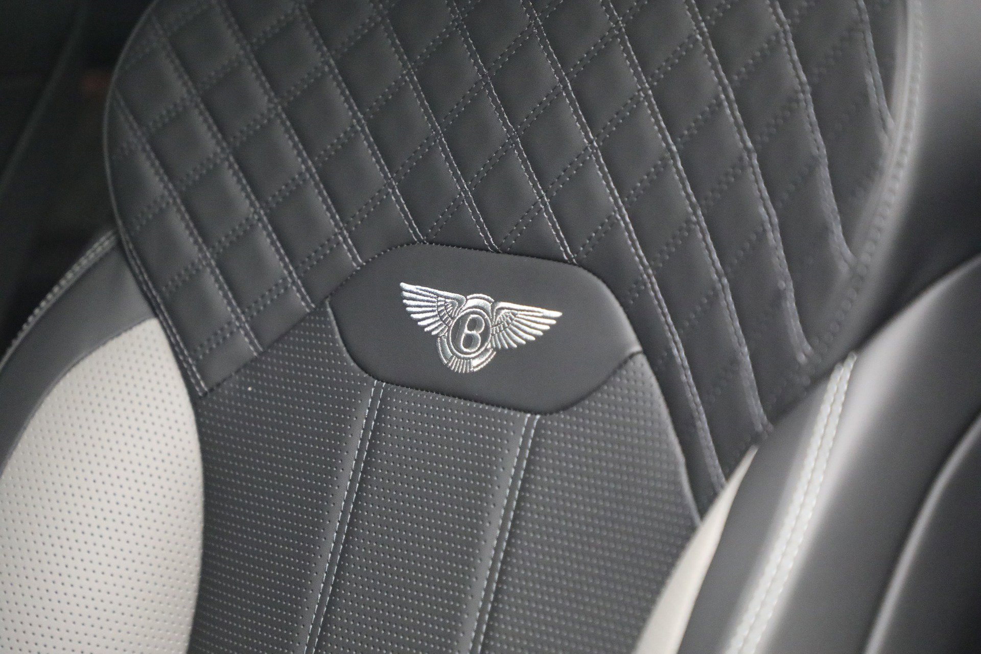 New 2024 Bentley Bentayga image 21