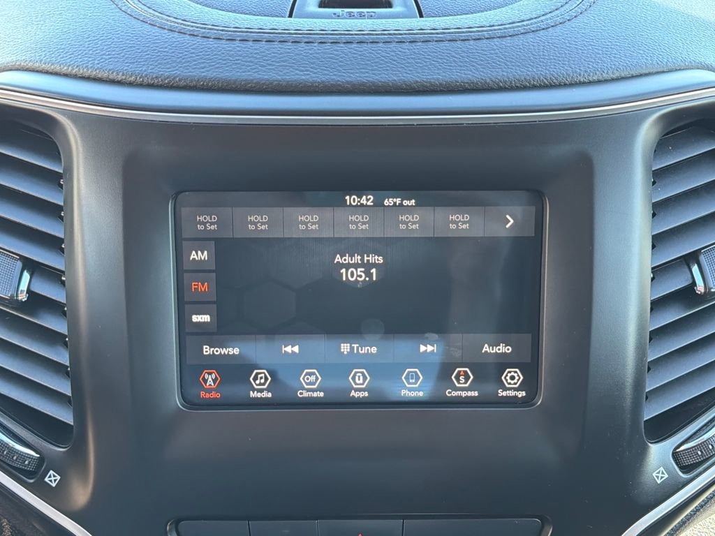 Used 2019 Jeep Cherokee Altitude image 18