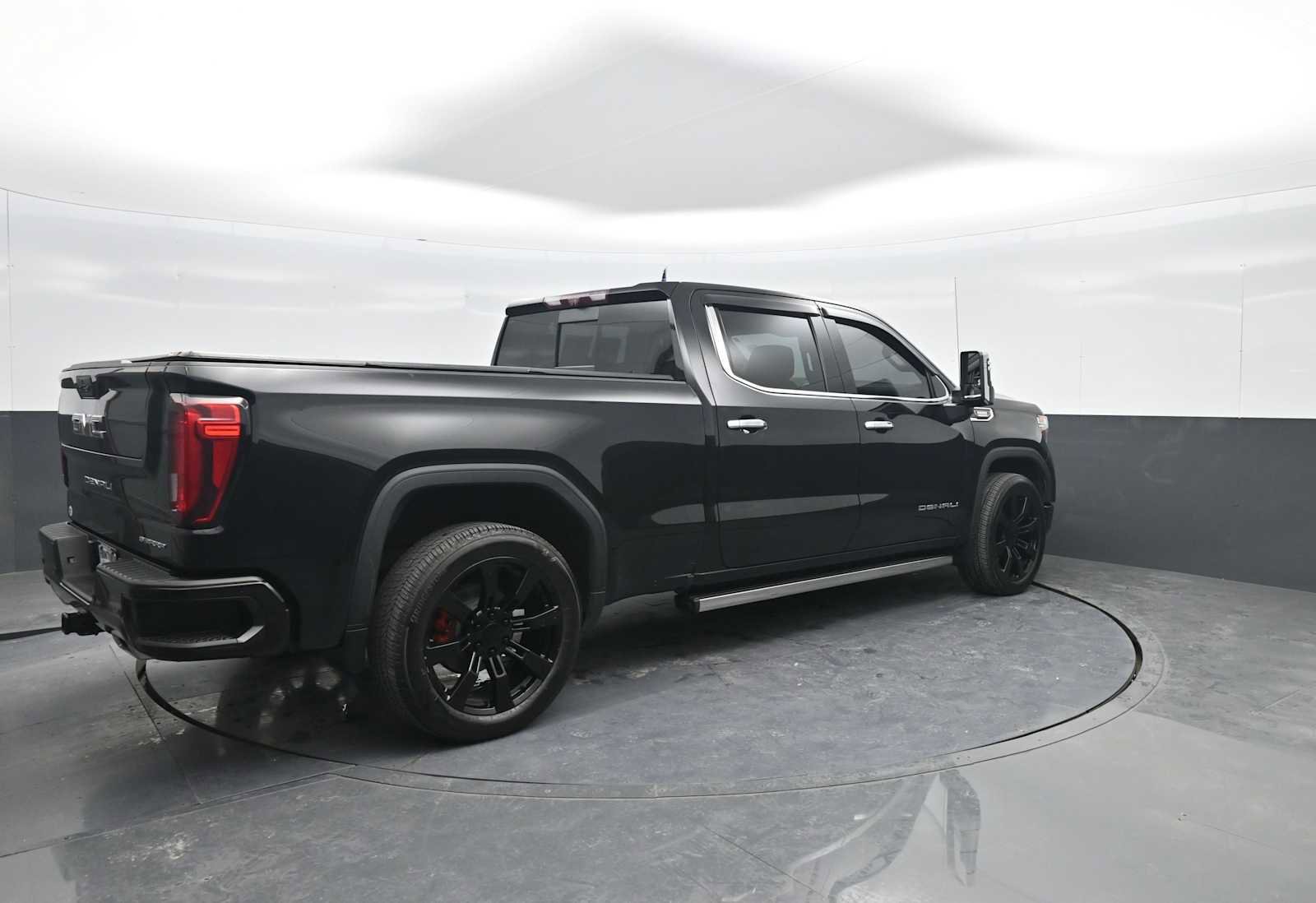 Used 2021 GMC Sierra 1500 Denali w/ Denali Ultimate Package AWD/4WD image 8