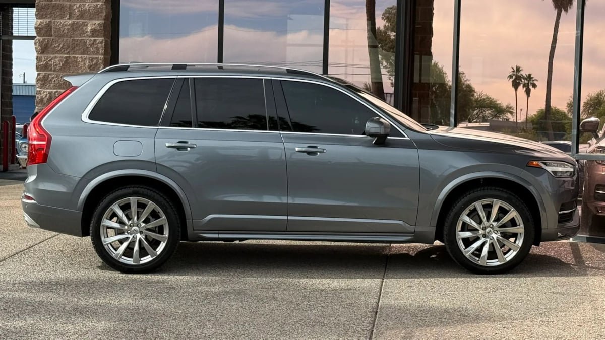 Used 2016 Volvo XC90 T6 Momentum w/ Momentum Plus Package AWD/4WD image 14