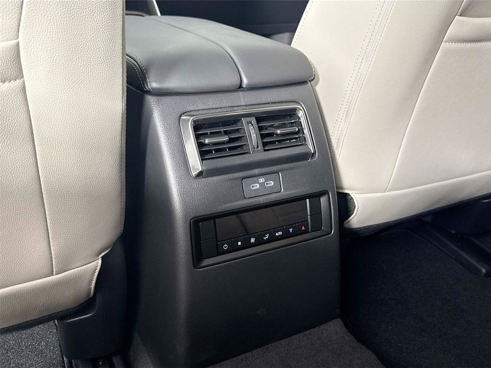 Certified 2025 MAZDA CX-70 3.3 Turbo w/ Premium Package image 40