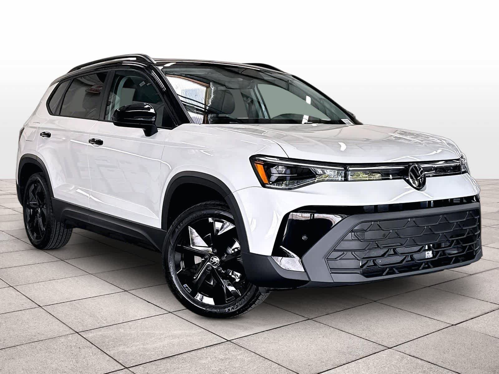 New 2027 Volkswagen Taos SE FWD image 2