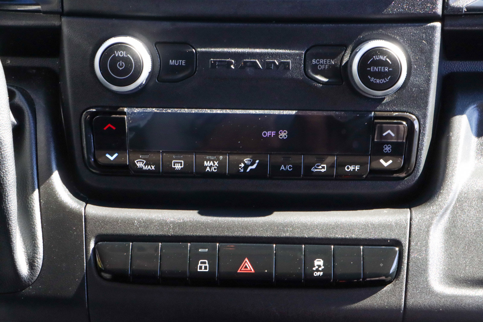 Used 2024 RAM ProMaster 3500 w/ Convenience Group image 20