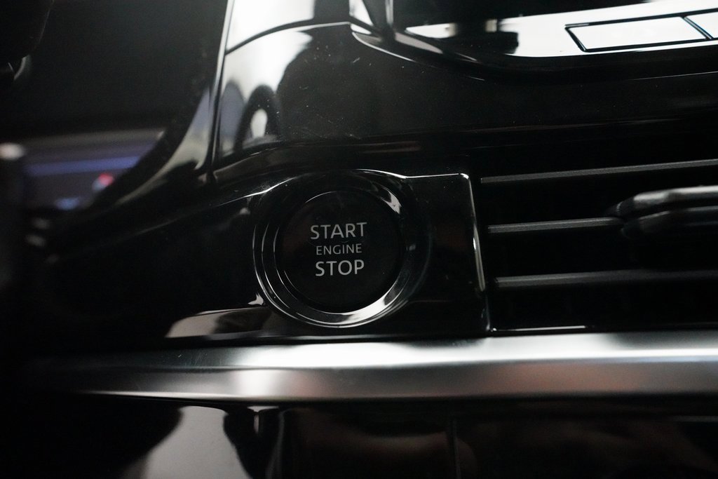 Used 2025 Nissan Pathfinder SL image 32