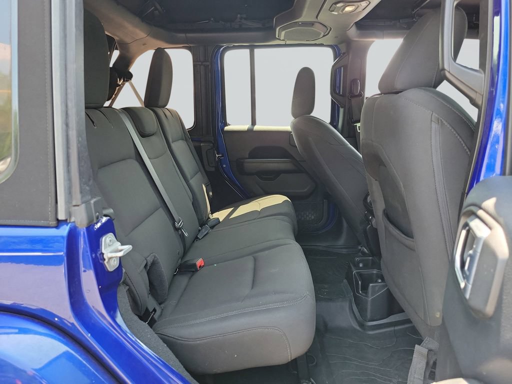 Used 2018 Jeep Wrangler Unlimited Sahara AWD/4WD image 32