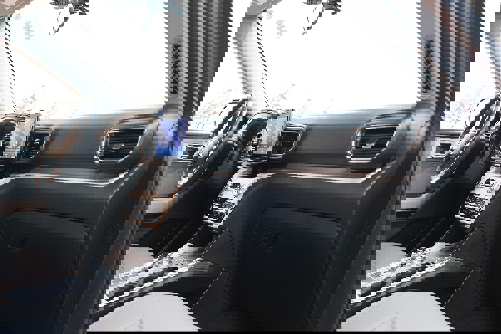 Used 2021 Ford Explorer XLT w/ Equipment Group 202A image 26