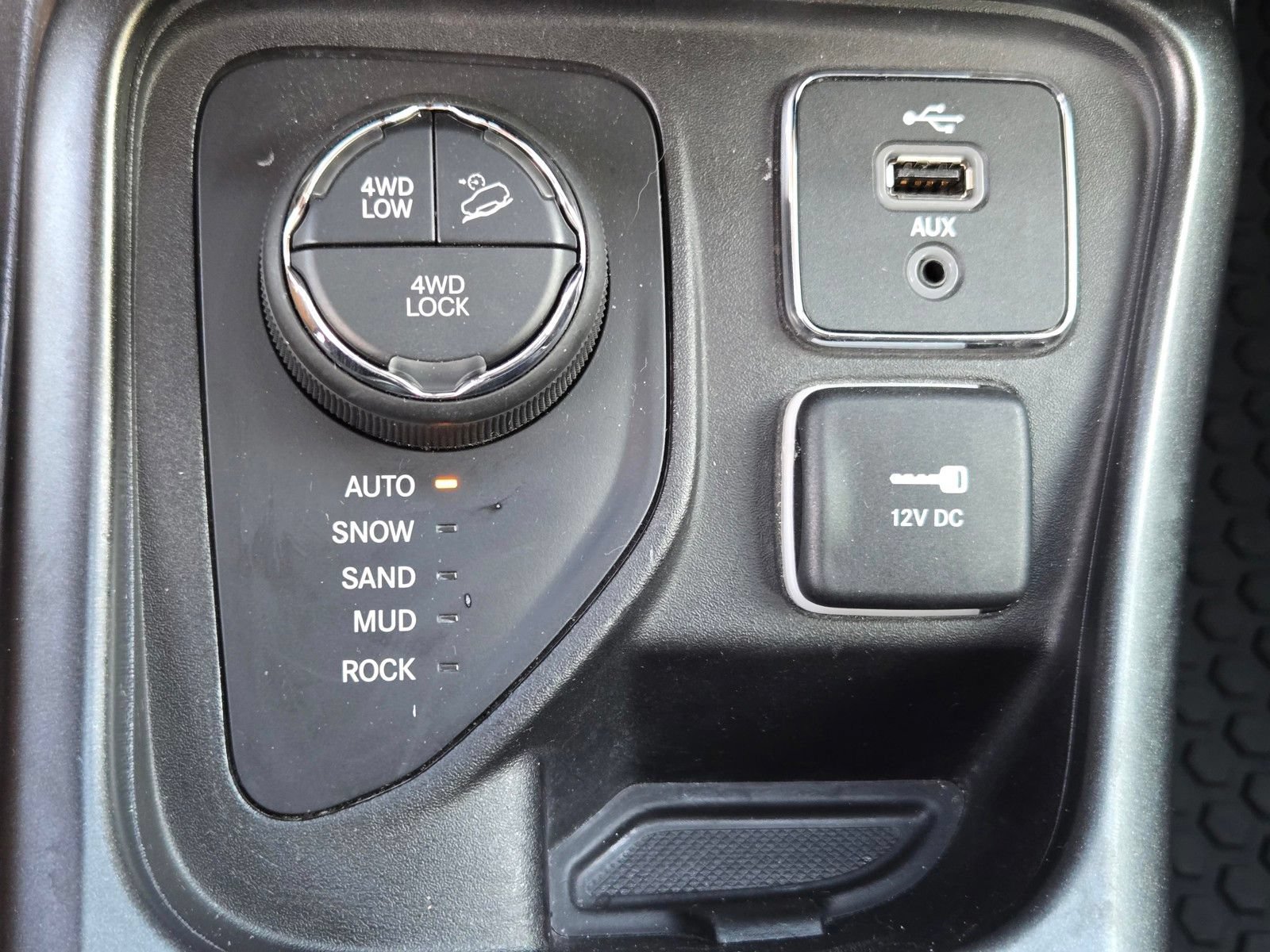 Used 2017 Jeep Compass Trailhawk w/ Navigation Group AWD/4WD image 18