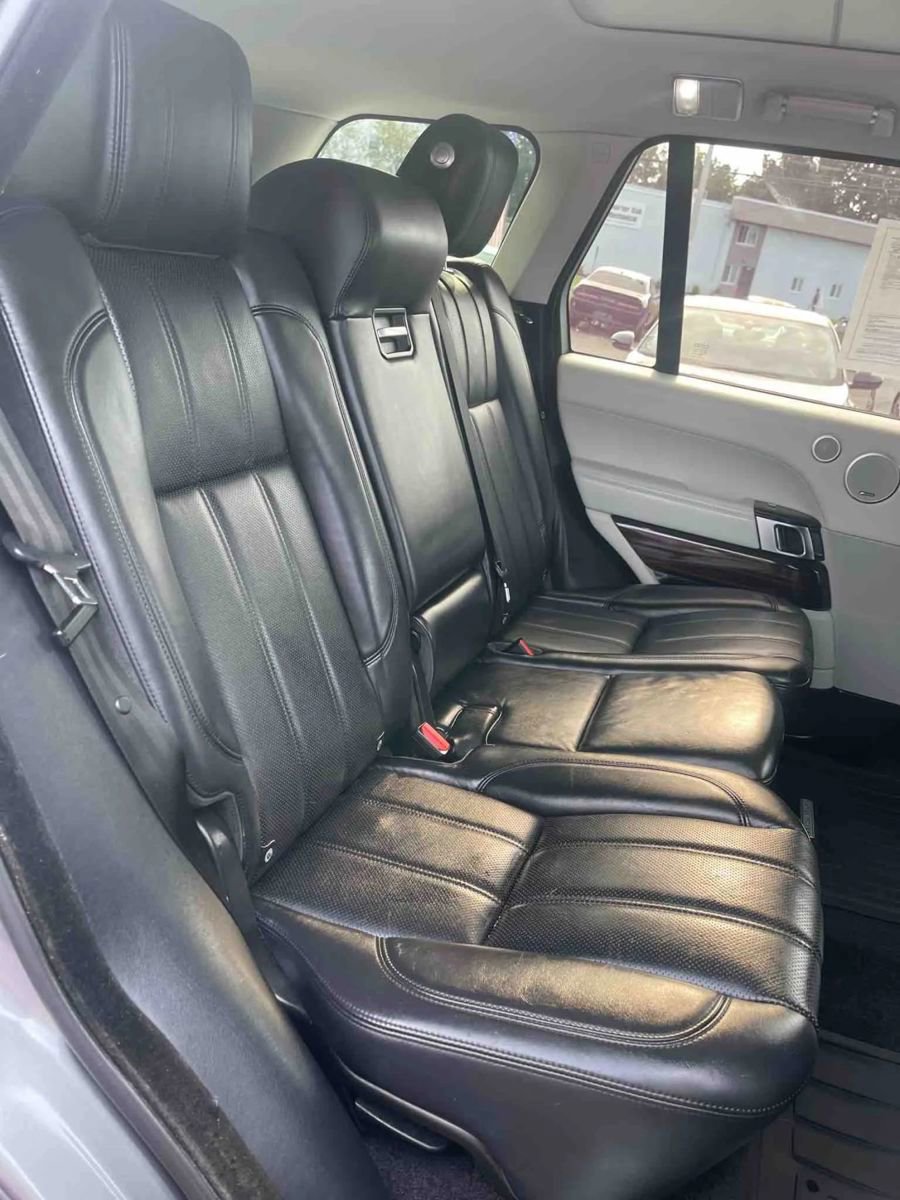 Used 2016 Land Rover Range Rover HSE image 18