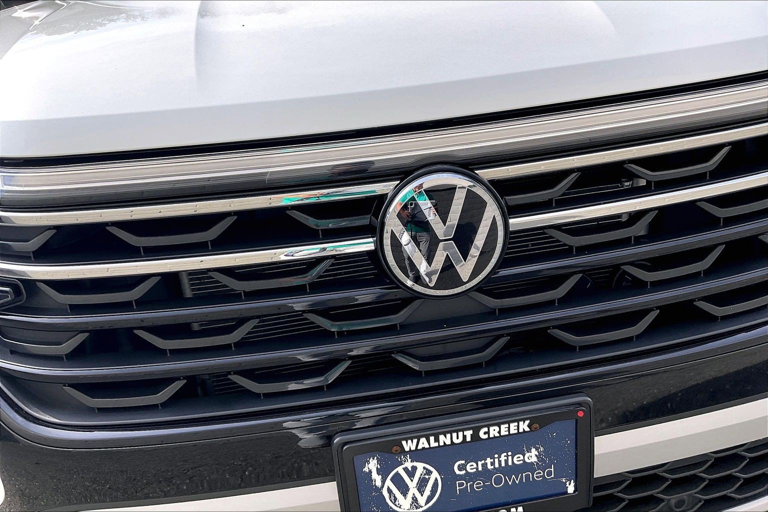Certified 2024 Volkswagen Atlas Peak Edition SEL AWD/4WD image 30