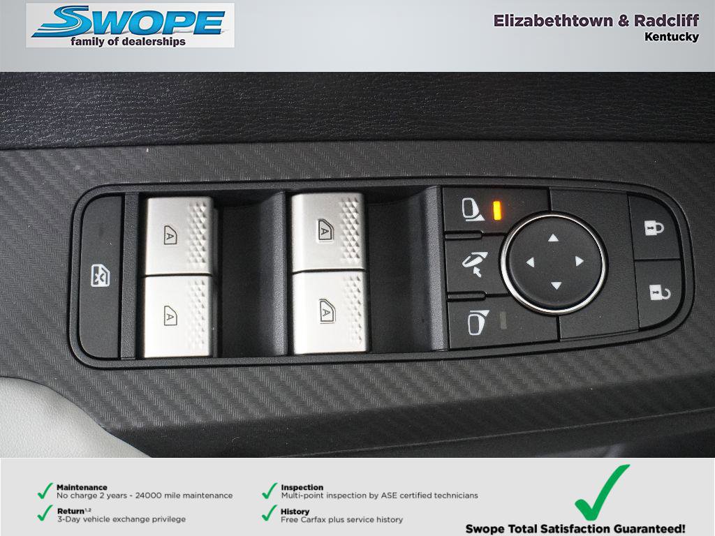 Used 2025 Mitsubishi Outlander AWD image 14