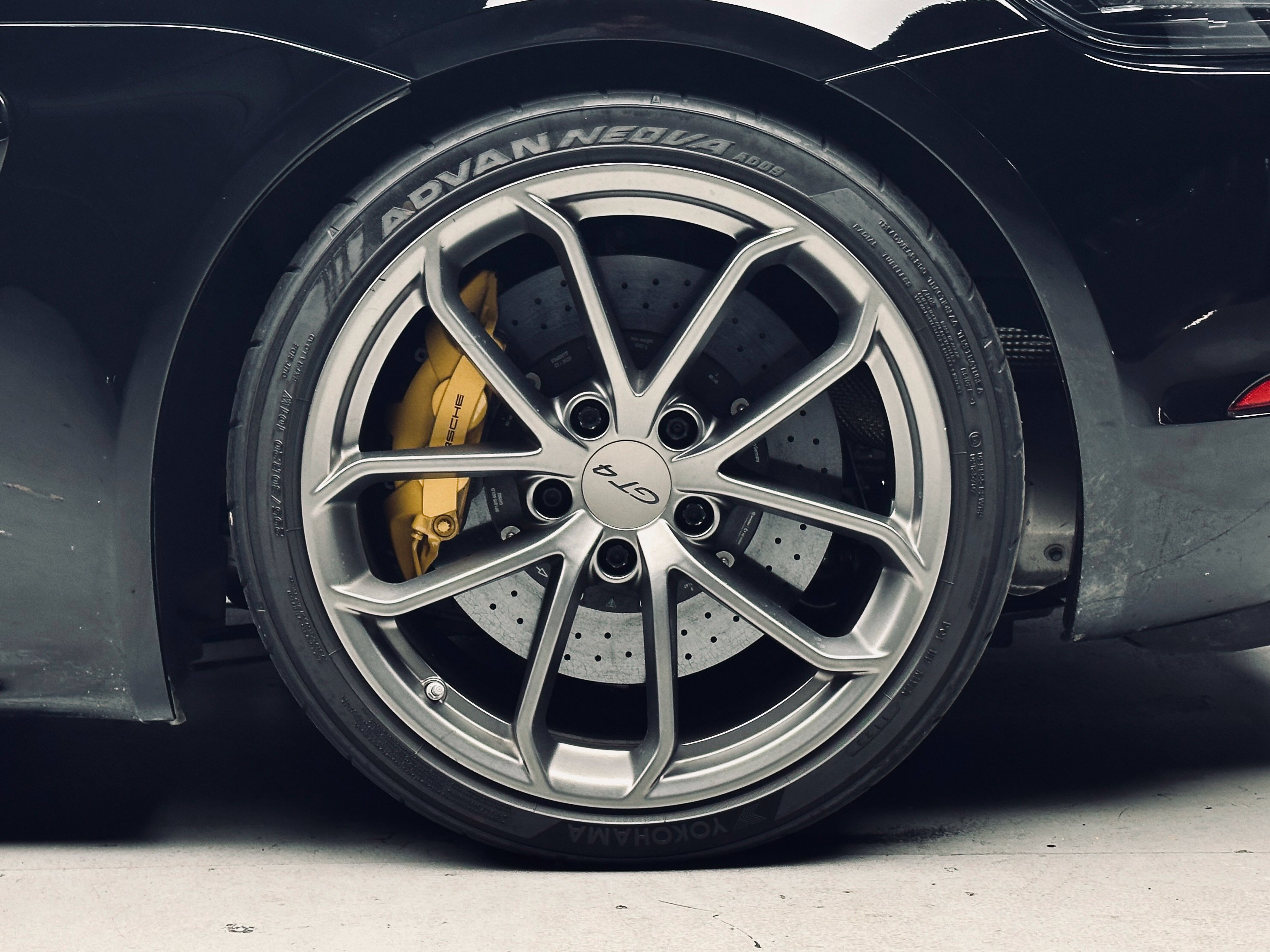 Used 2020 Porsche 718 Cayman GT4 RWD image 31