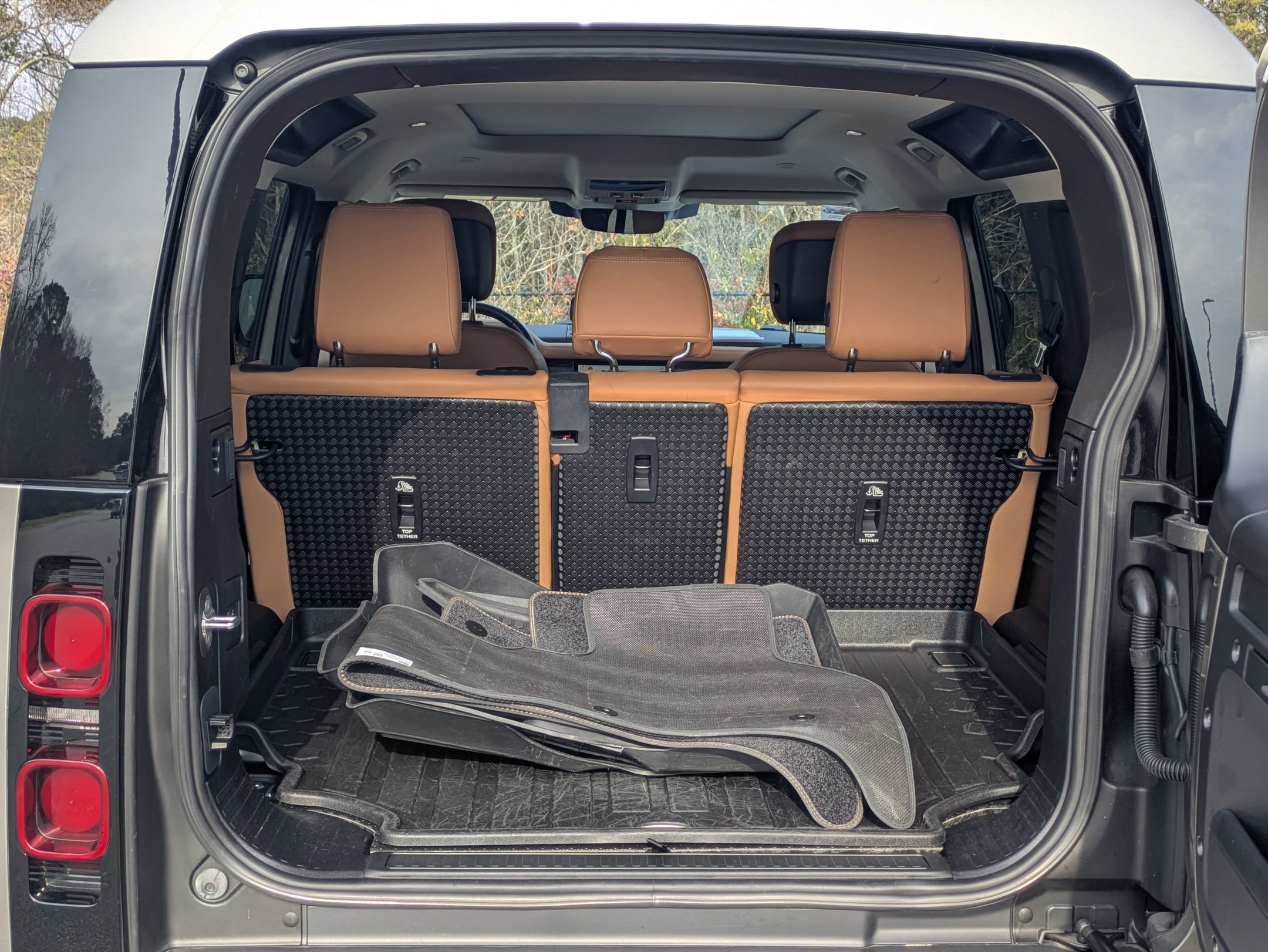 Certified 2024 Land Rover Defender 110 S image 28