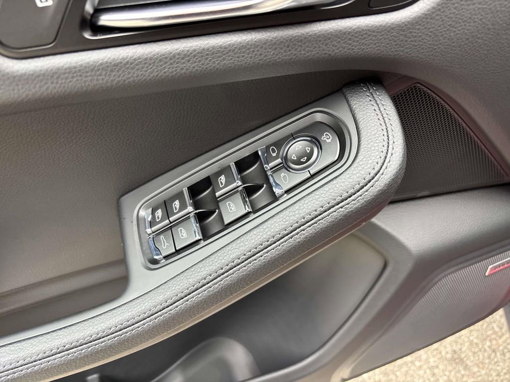 New 2026 Porsche Macan image 24