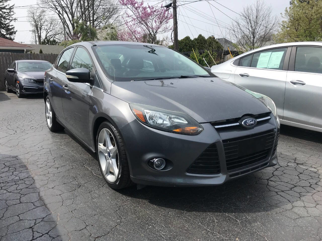Used 2013 Ford Focus Titanium w/ Titanium Handling Pkg FWD image 2