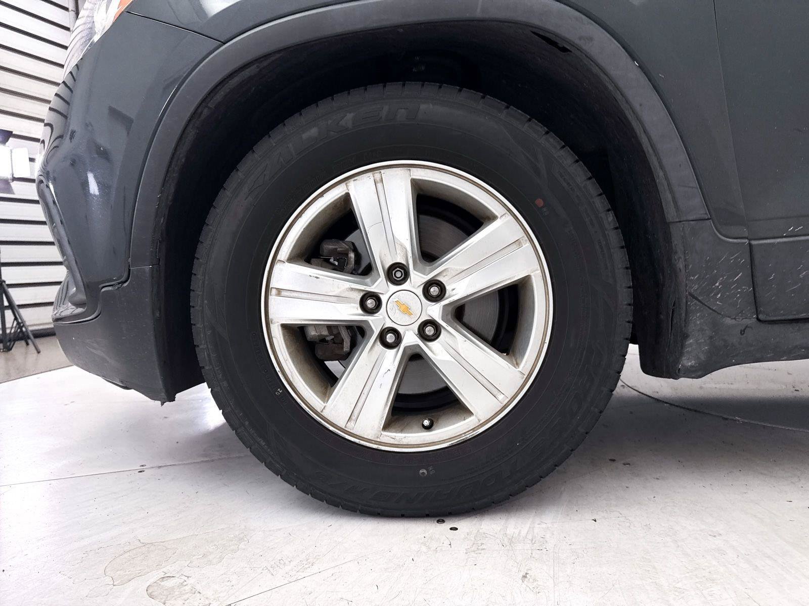 Used 2018 Chevrolet Trax LT w/ LT Convenience Package FWD image 4