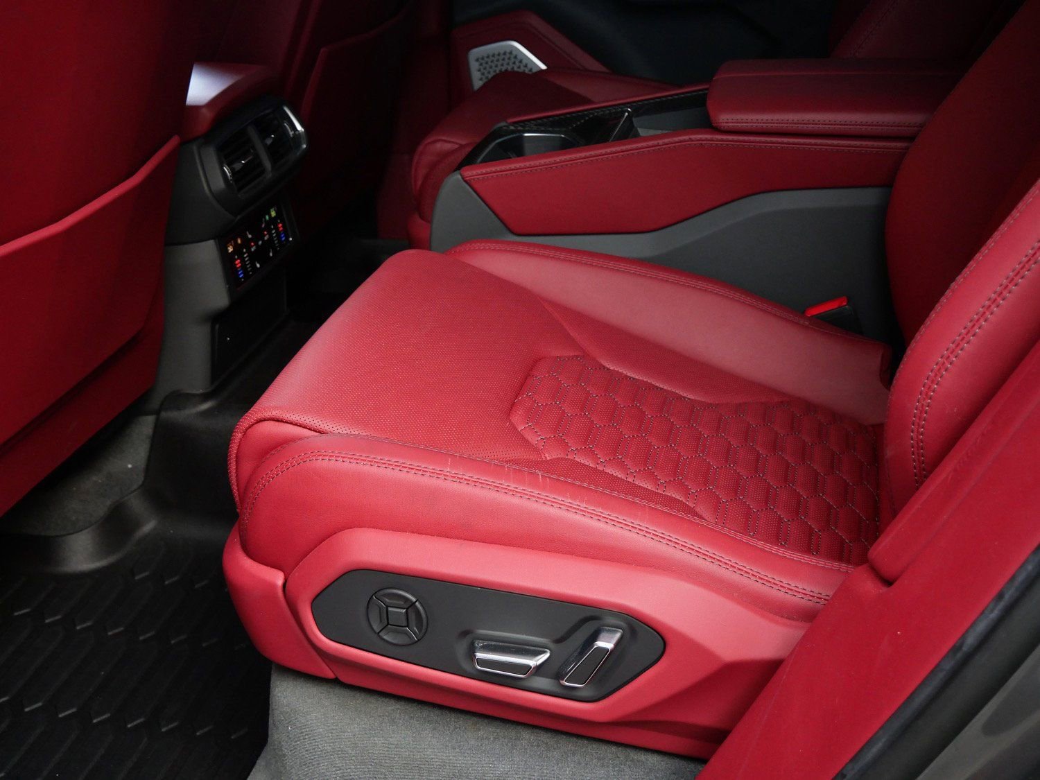 Used 2021 Lamborghini Urus image 21