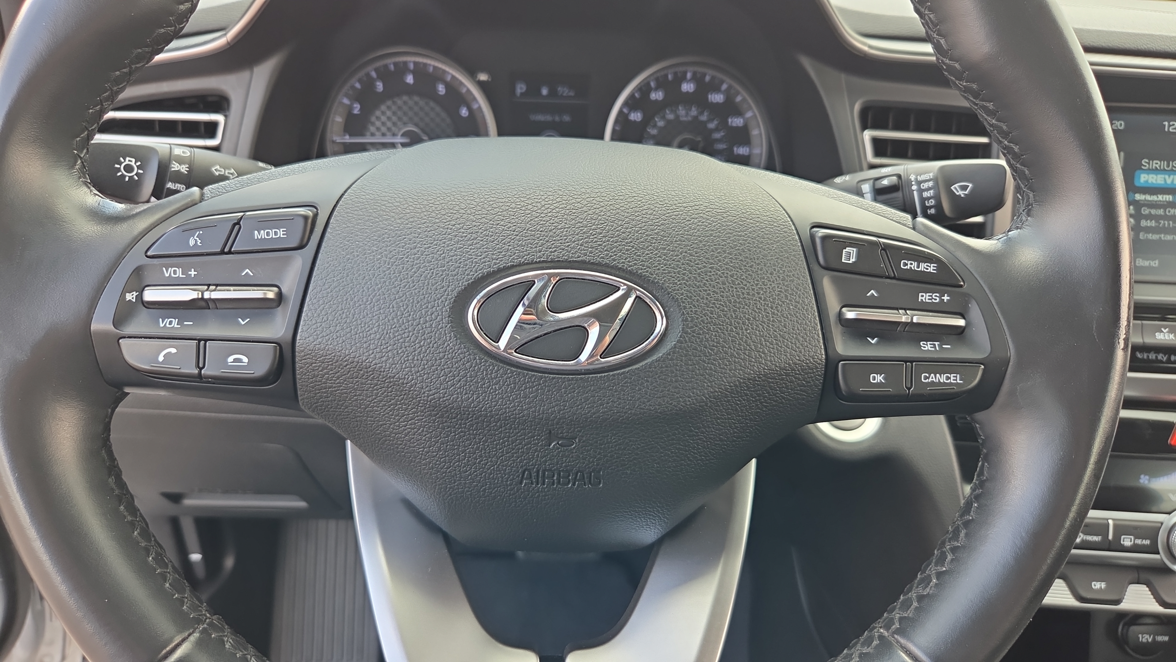 Used 2020 Hyundai Elantra Limited w/ Cargo Package (C1) FWD image 16