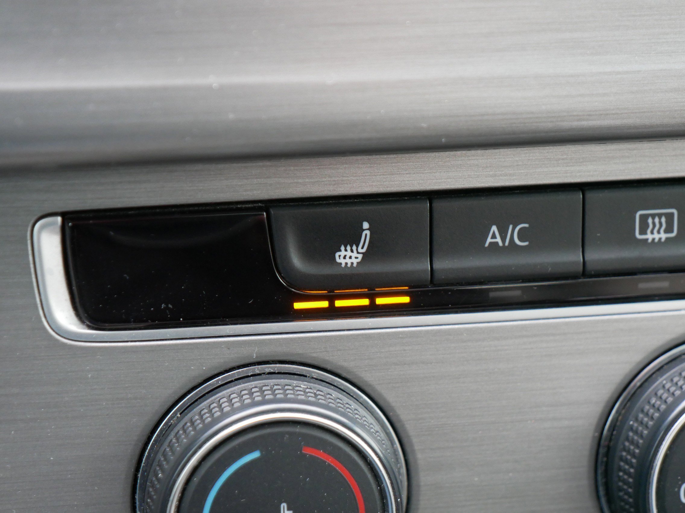 Used 2015 Volkswagen Golf SE image 28