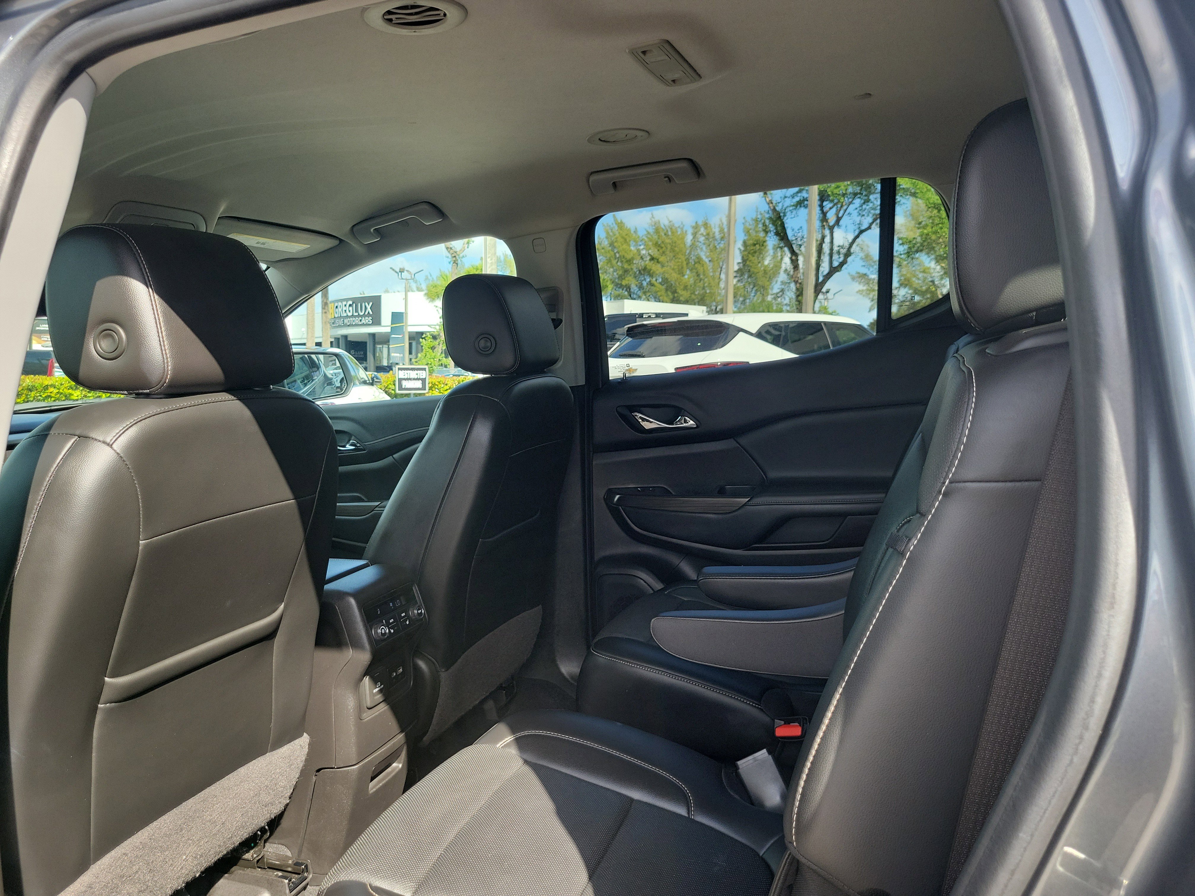 Used 2022 GMC Acadia SLT w/ Technology Package FWD image 13