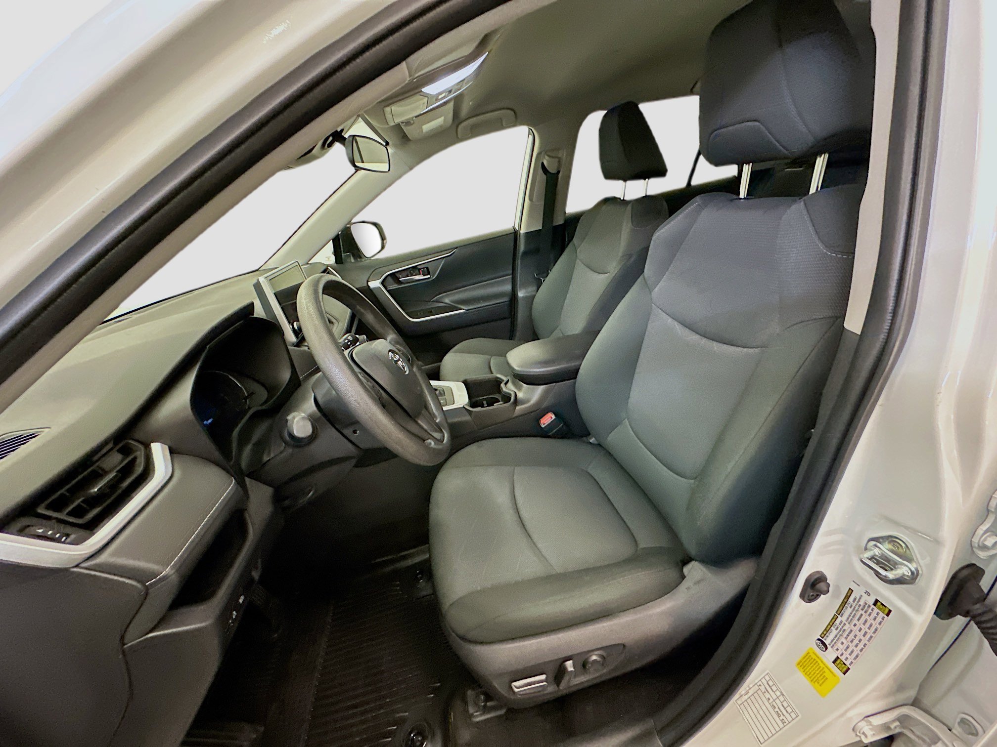 Used 2025 Toyota RAV4 XLE image 13