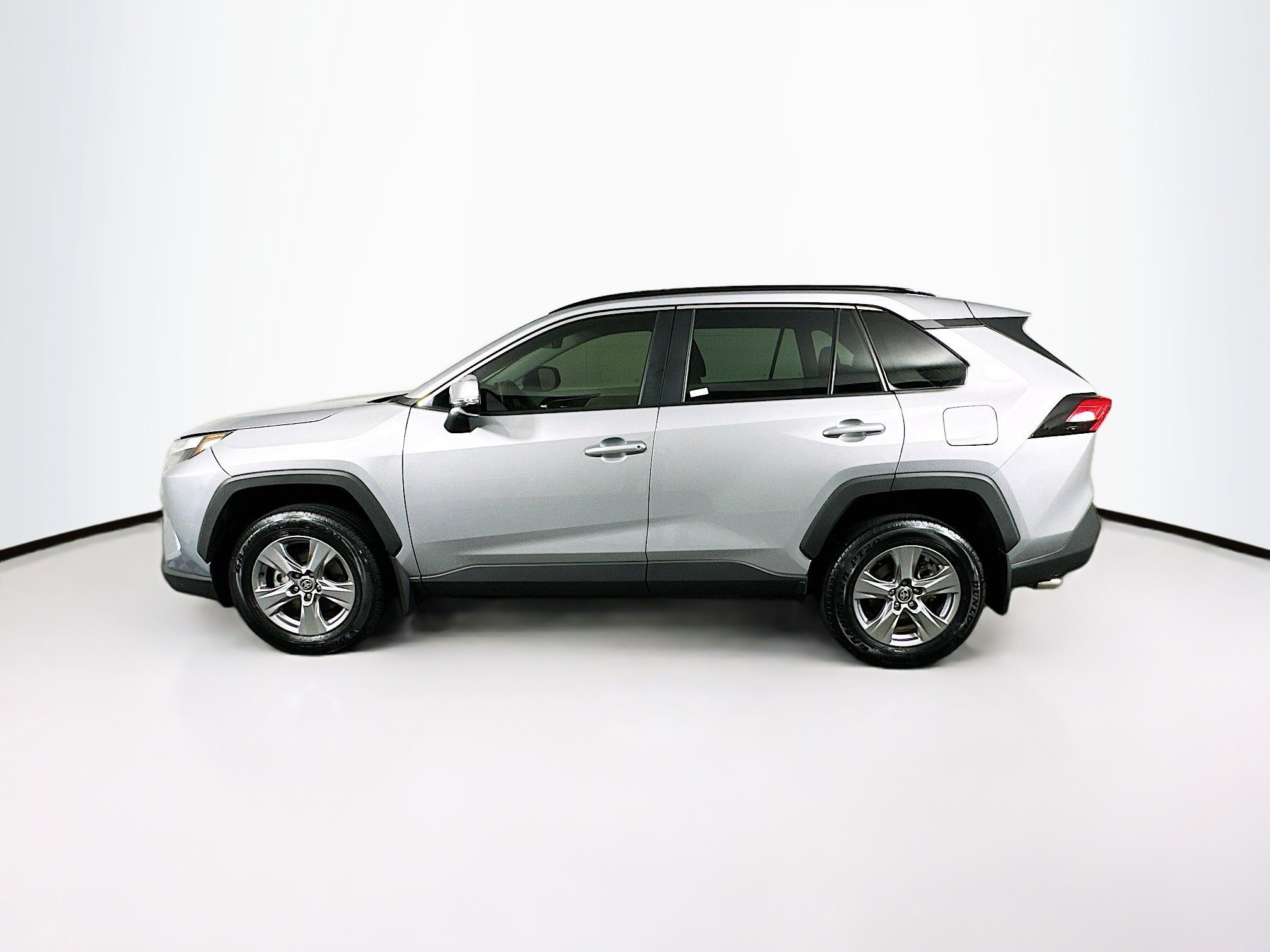 Used 2025 Toyota RAV4 XLE image 4