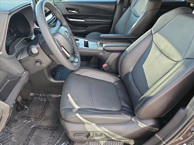 Used 2025 Toyota Sienna Limited FWD image 16