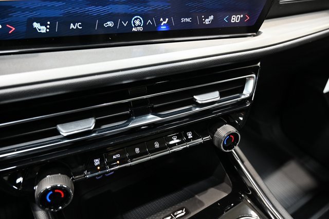 New 2026 Chevrolet Traverse LT w/ Sun and Wheel Package image 18