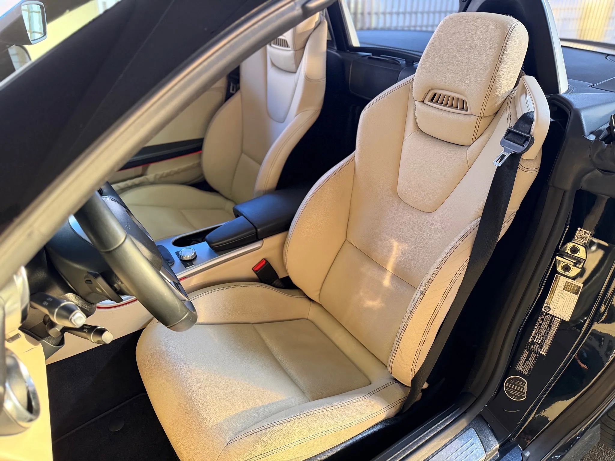 Used 2014 Mercedes-Benz SLK 250 w/ Sport Package image 20