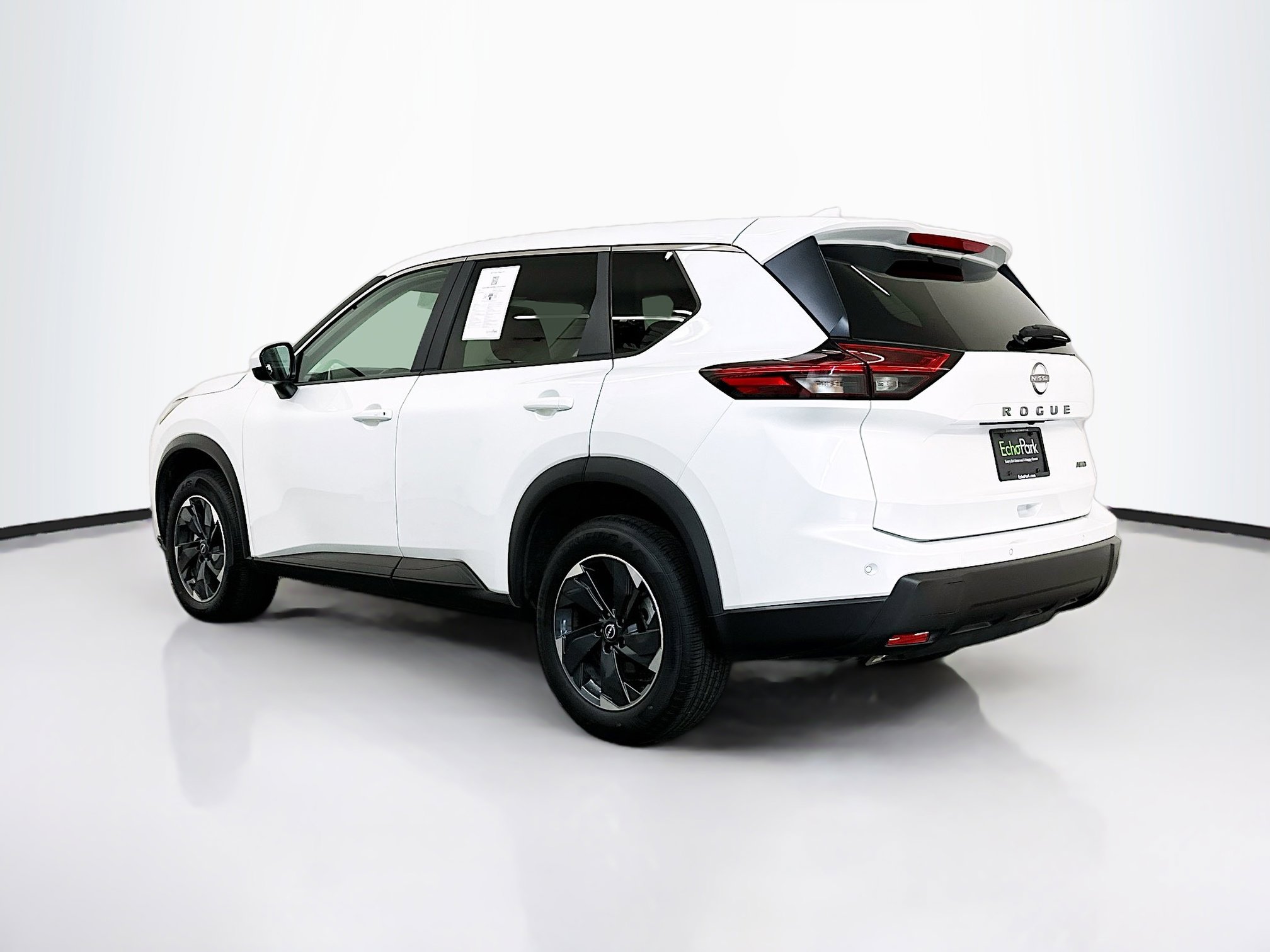 Used 2025 Nissan Rogue SV image 5