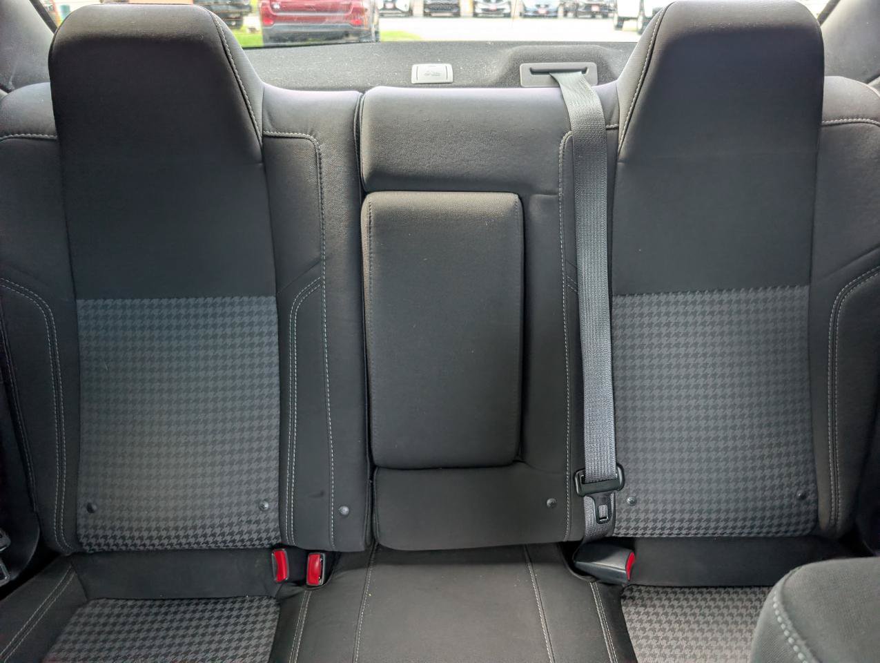 Used 2016 Dodge Challenger SXT RWD image 33