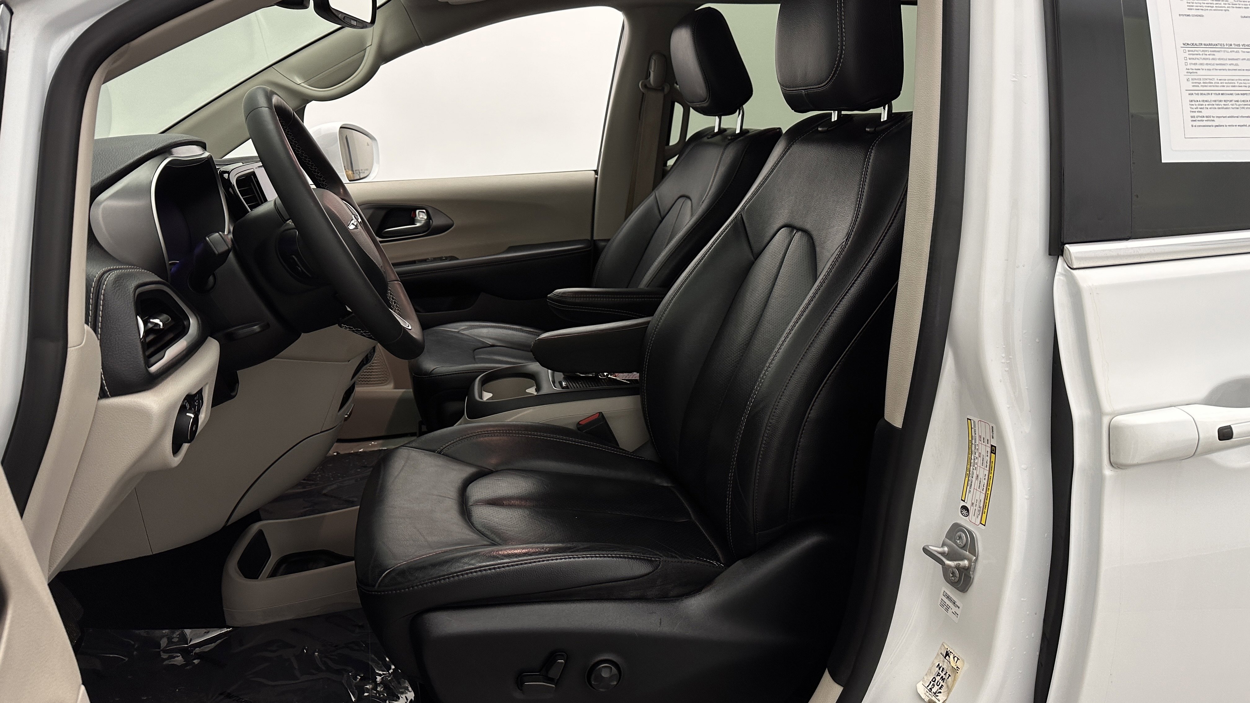 Used 2022 Chrysler Pacifica Touring-L FWD image 16