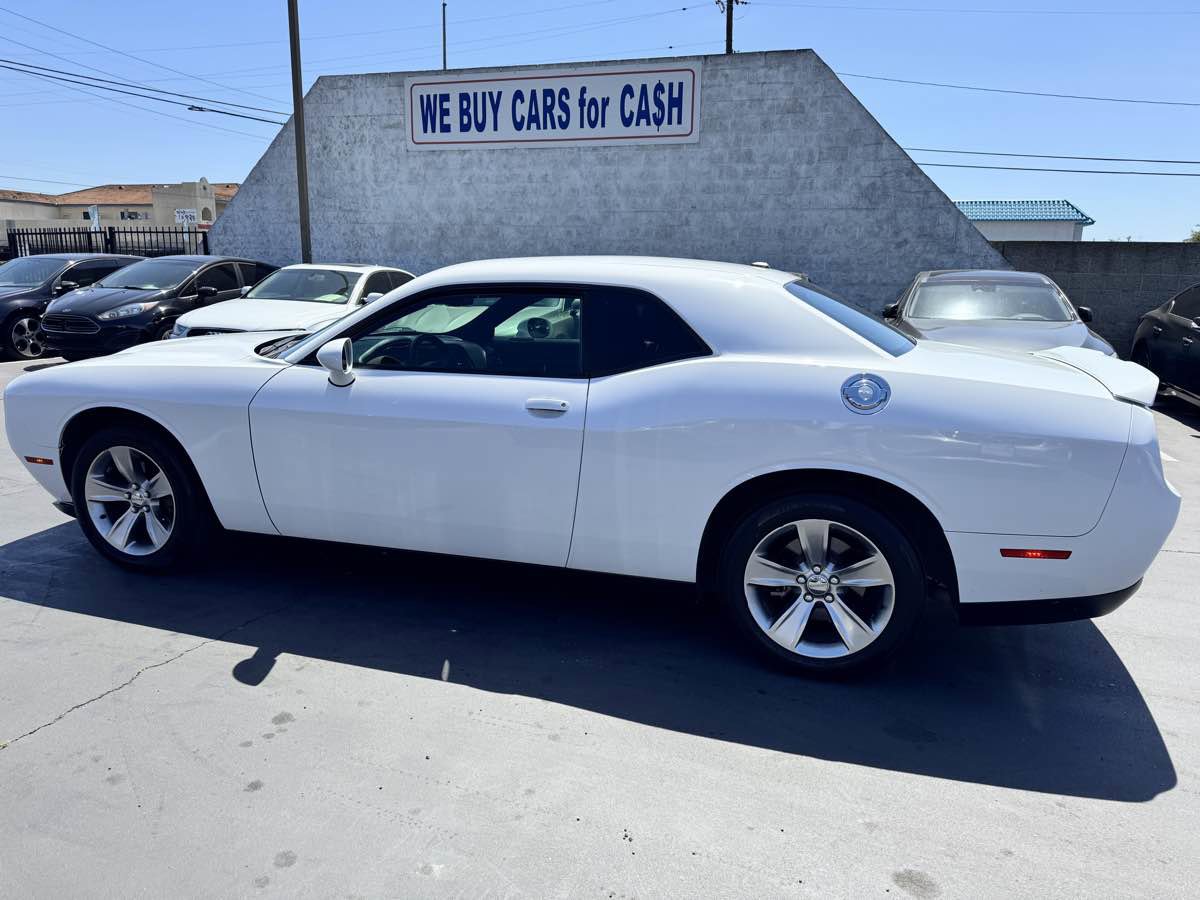 Used 2018 Dodge Challenger SXT RWD image 14