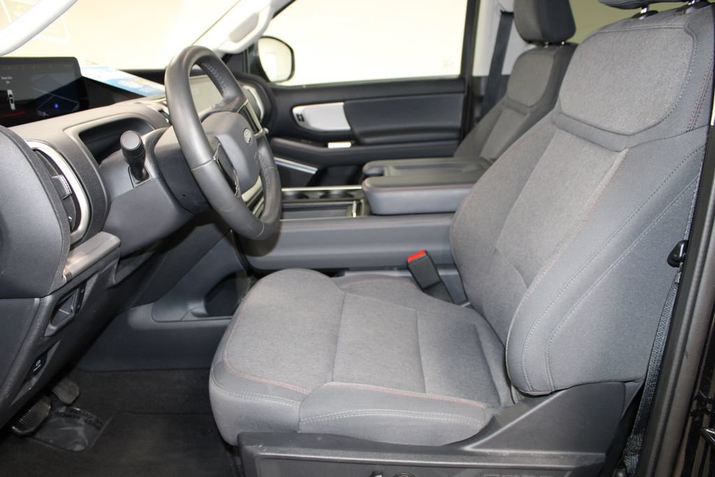 Used 2025 Ford Expedition Active RWD image 22