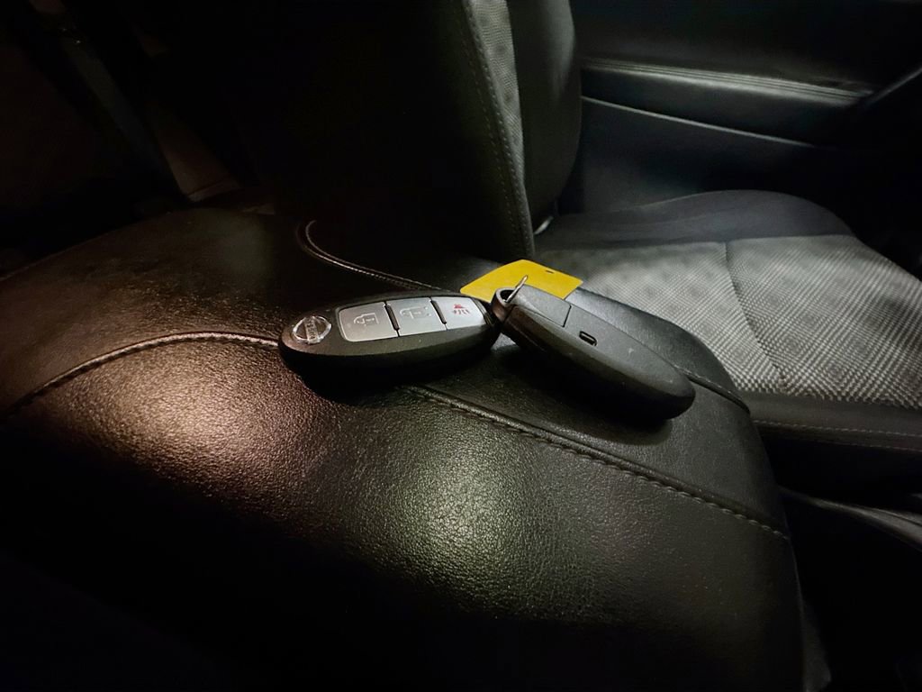 Used 2019 Nissan Rogue Sport SV image 38