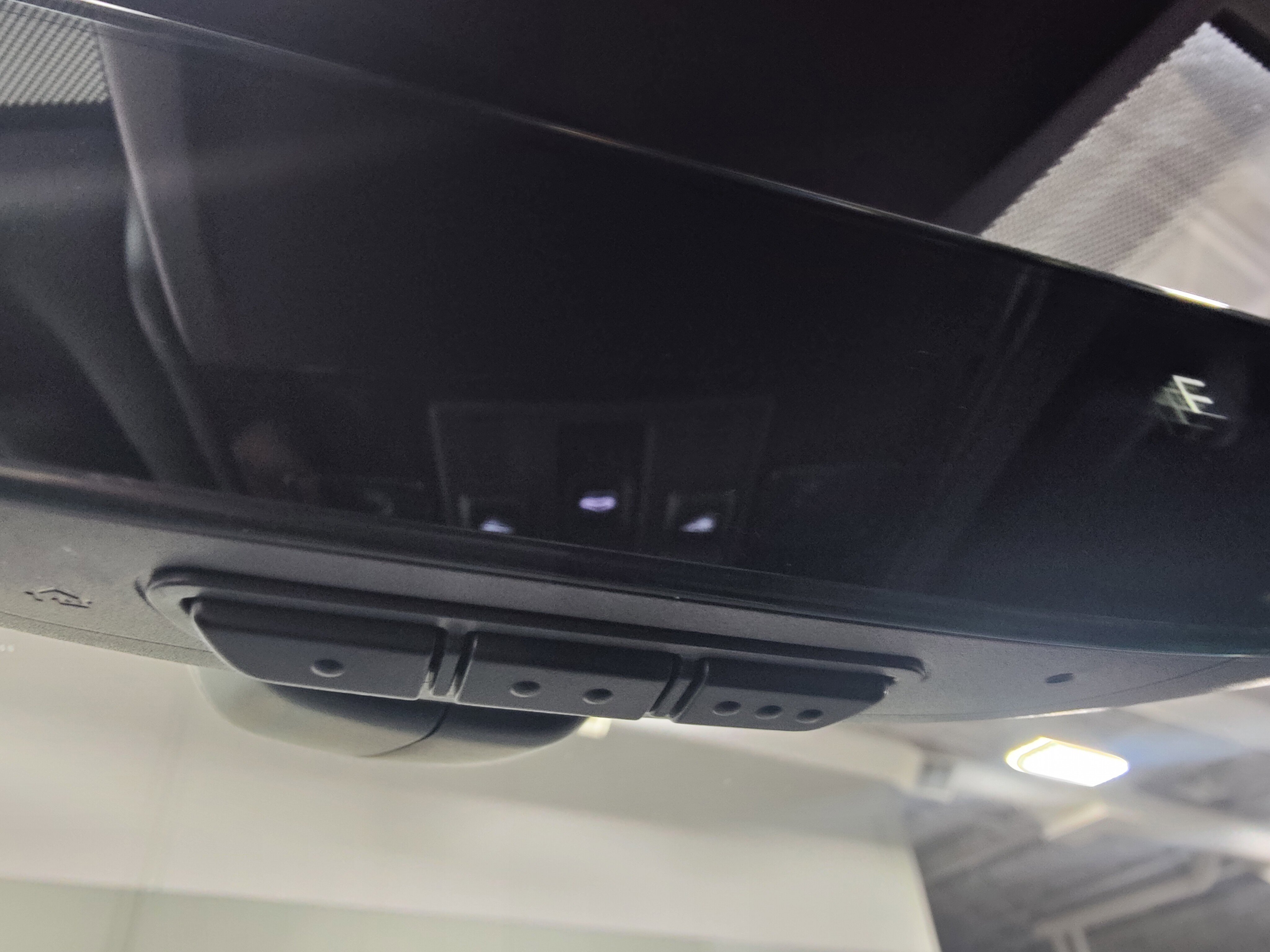 Used 2024 Volkswagen Tiguan SEL R-Line image 27