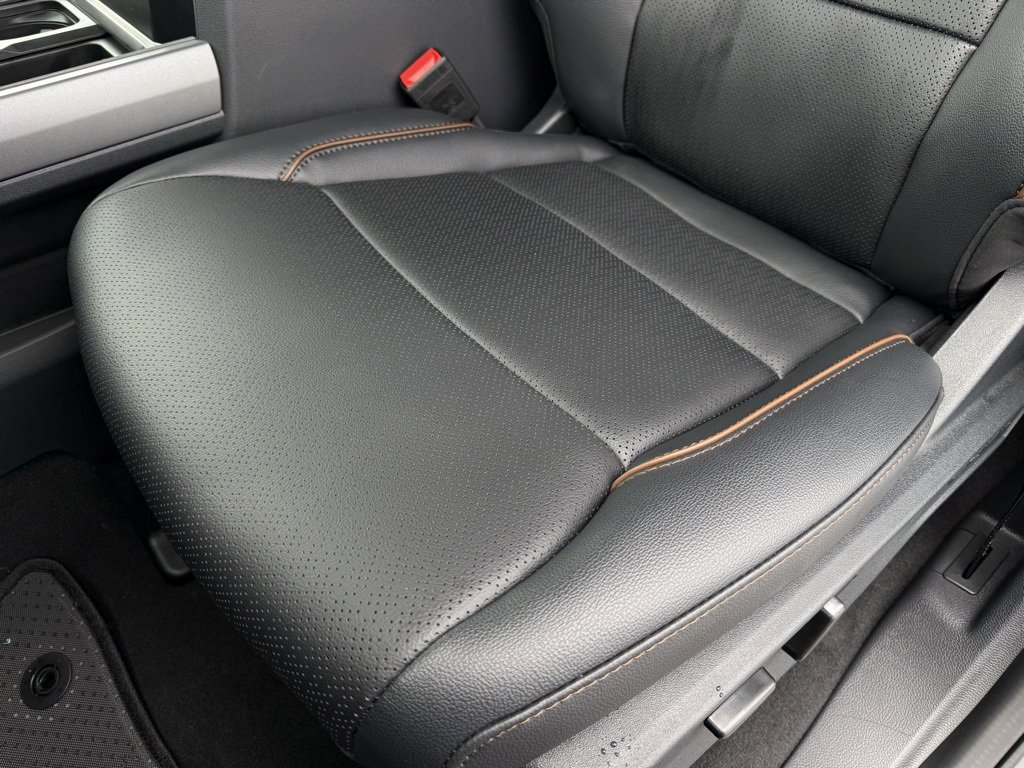 New 2026 Ford F250 Lariat w/ Black Appearance Package image 24