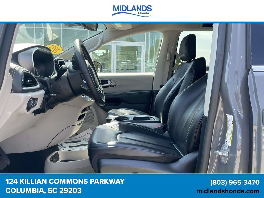 Used 2023 Chrysler Pacifica Touring-L FWD image 14