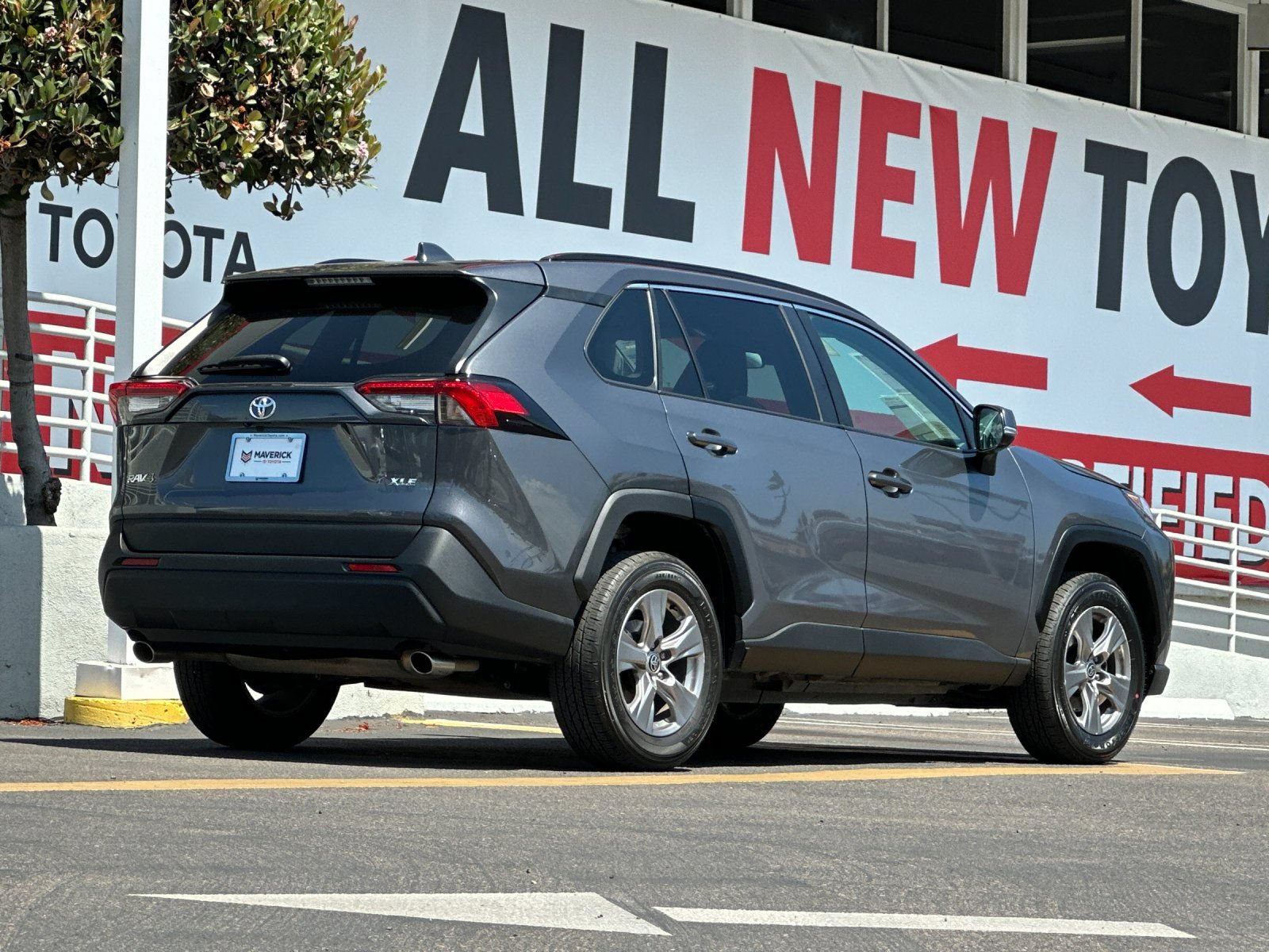 Used 2024 Toyota RAV4 XLE FWD image 5