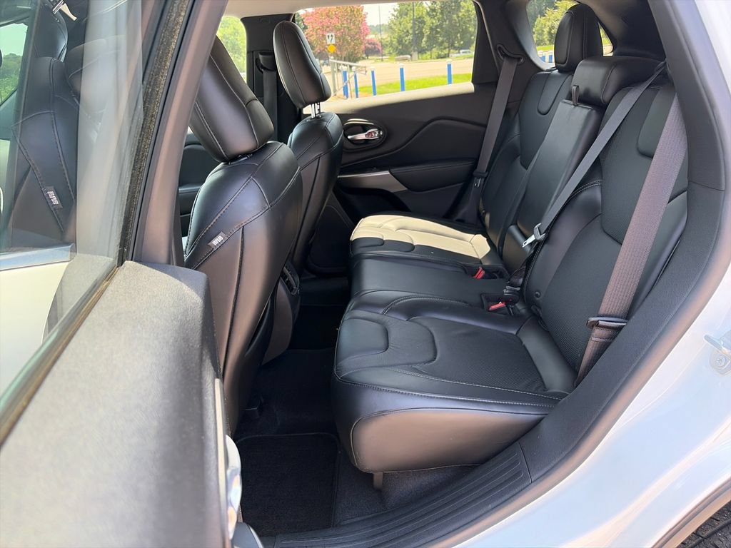 Used 2019 Jeep Cherokee Limited AWD/4WD image 23