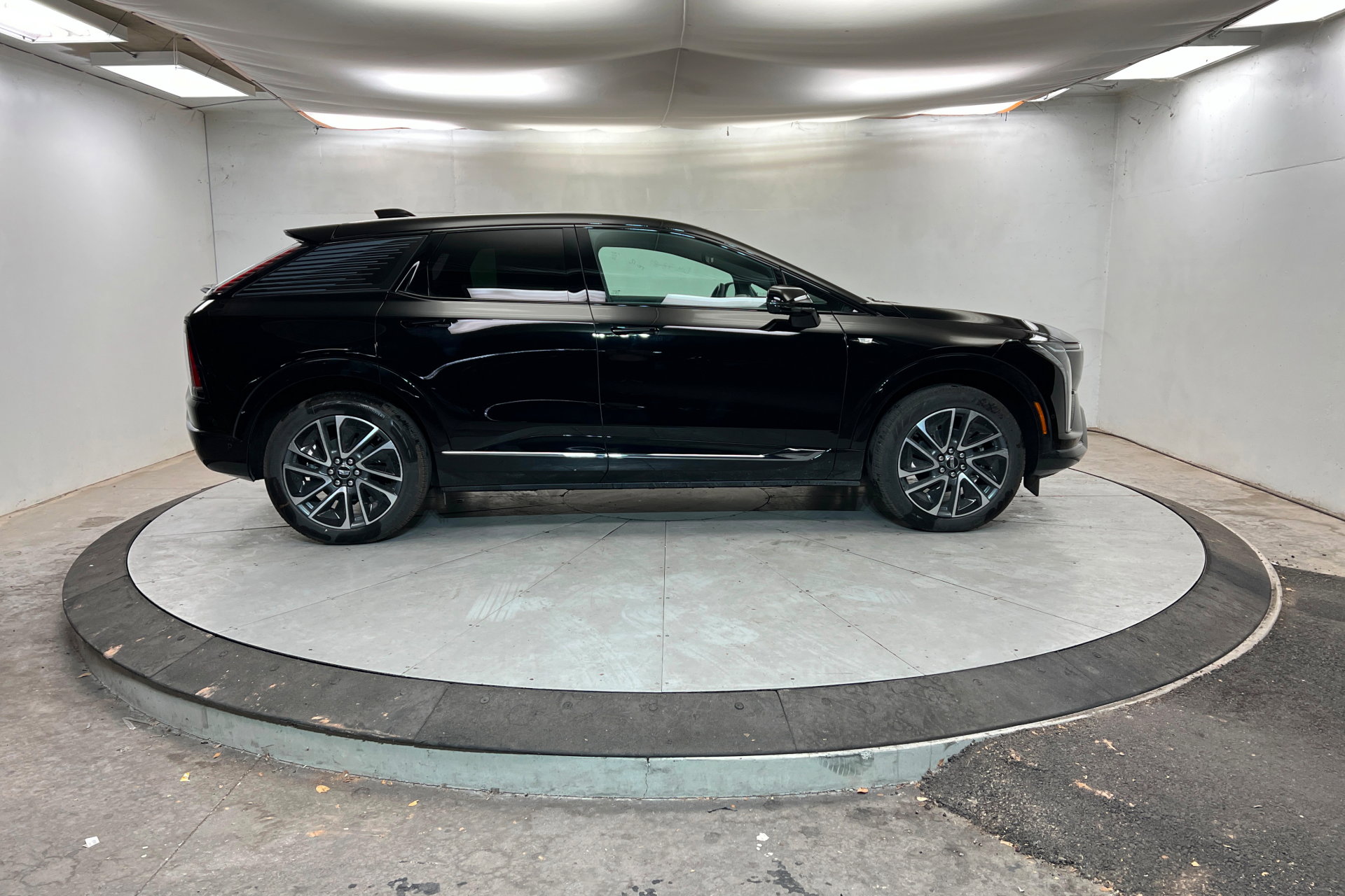 New 2026 Cadillac Optiq Sport 2 w/ LPO, Floor Liner Package AWD/4WD image 7