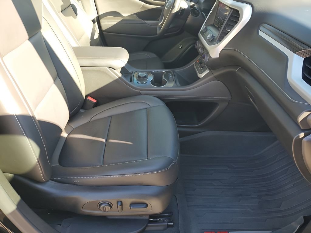 Used 2023 GMC Acadia SLT w/ Technology Package image 16