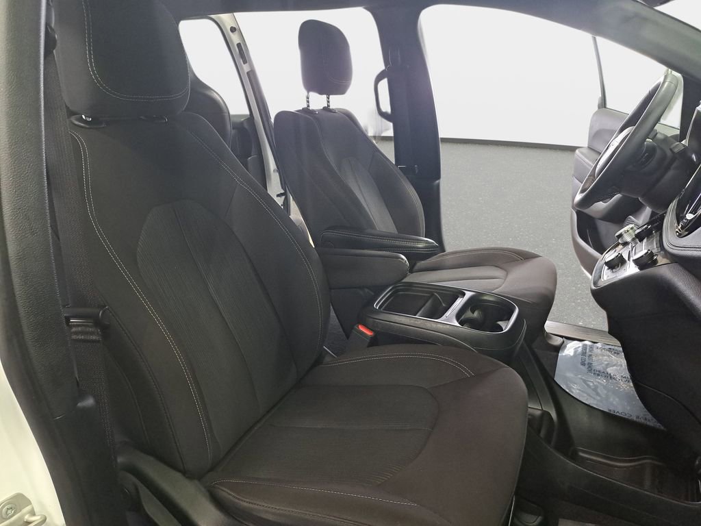 Certified 2024 Chrysler Pacifica Touring image 11